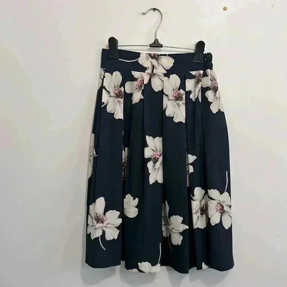 BNWOT Korean Style Cute Flower Printed Knee-Length Chiffon Skirt size Xs/S - Picture 2 of 5
